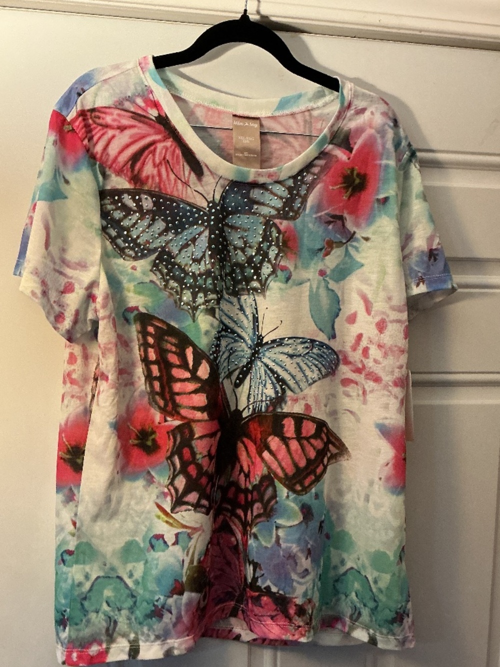 NEW Women’s White Stag Butterfly Flower tee shirt XXL/2XL  Rhinestone accents